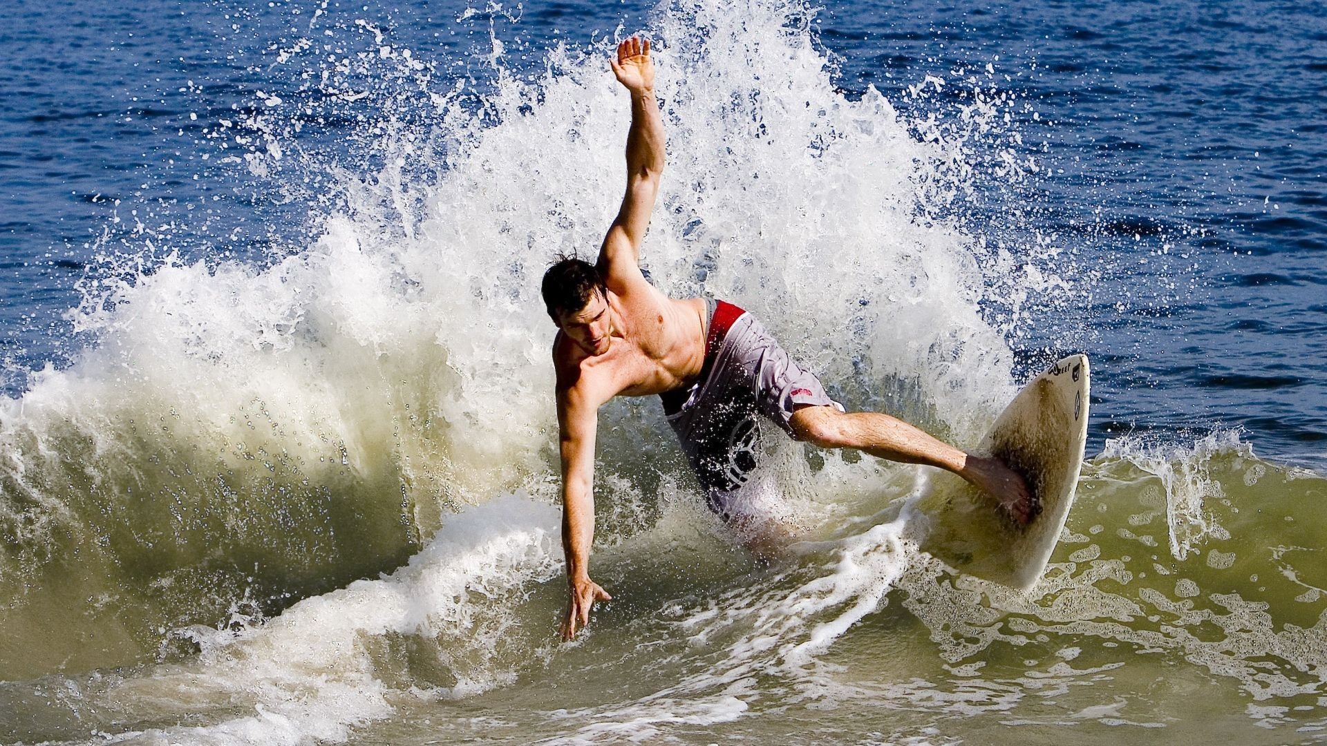 半岛.体育（中国）:JackeyLove官方宣布锐不可当新规，塞尔维亚队引发争议！比赛高潮迭起